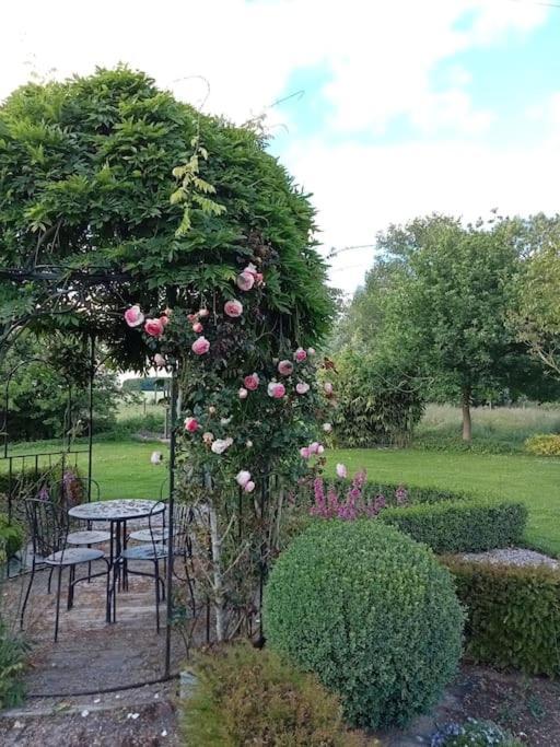 Le Clos Des Marronniers Ecques Exterior photo